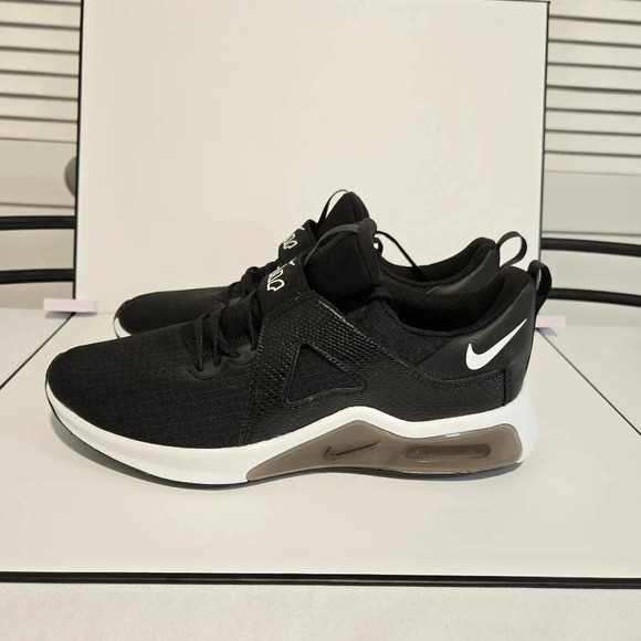 Nike Air Black Training Sneakers – Comfort and Style Combined - Picture 8 of 11
